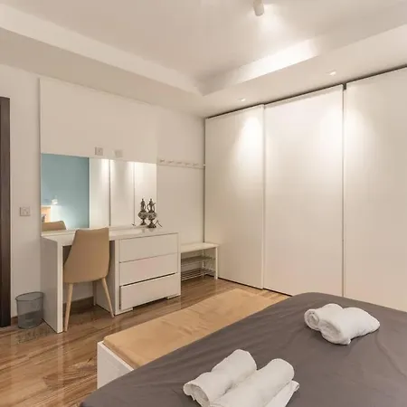 Modern Apartment-hosted By Sweetstay *