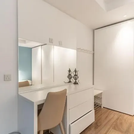 Modern Apartment-hosted By Sweetstay