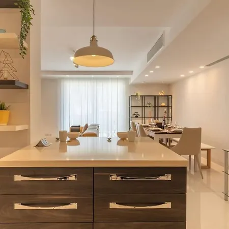 Modern Apartment-hosted By Sweetstay *