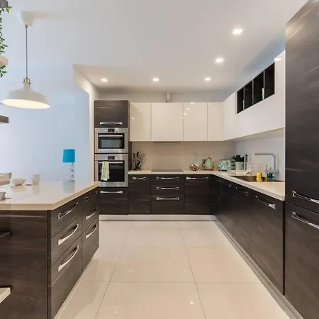 Modern Apartment-hosted By Sweetstay