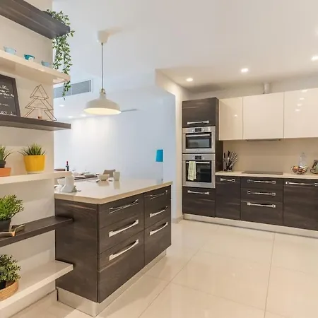 Modern Apartment-hosted By Sweetstay Apartment *