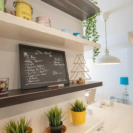 Modern Apartment-hosted By Sweetstay