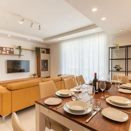 Modern Apartment-hosted By Sweetstay