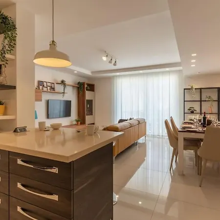 Modern Apartment-hosted By Sweetstay Apartment *