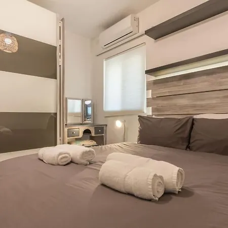 Modern Apartment-hosted By Sweetstay Apartment