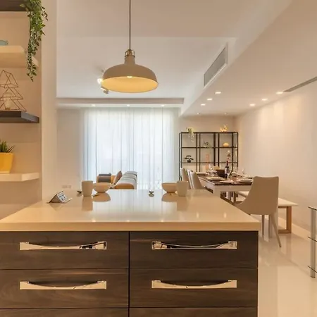 Modern Apartment-hosted By Sweetstay *
