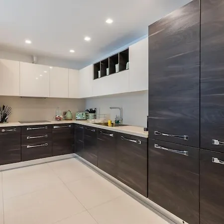 Modern Apartment-hosted By Sweetstay Appartement San Ġiljan